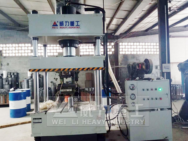 太阳能水塔成型液压机