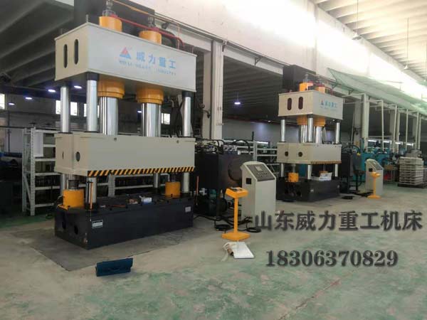 500吨四柱液压机客户现场图