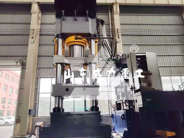 1800吨四柱液压机图片
